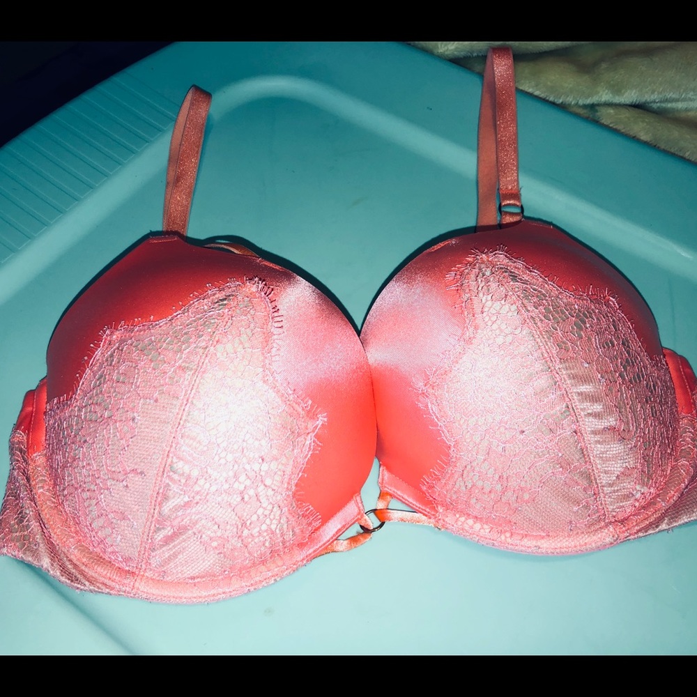 Victoria’s Secret 36C Bombshell Bra
